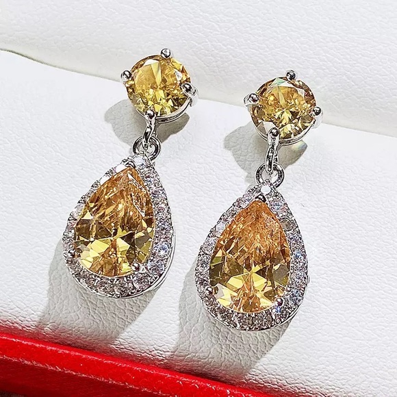 ♦️SALE♦️🌟2/$25🌟Bright Lemon Yellow Crystal Zirconia Drop Earrings - Picture 1 of 12